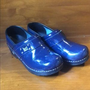 Nursing blue clogs